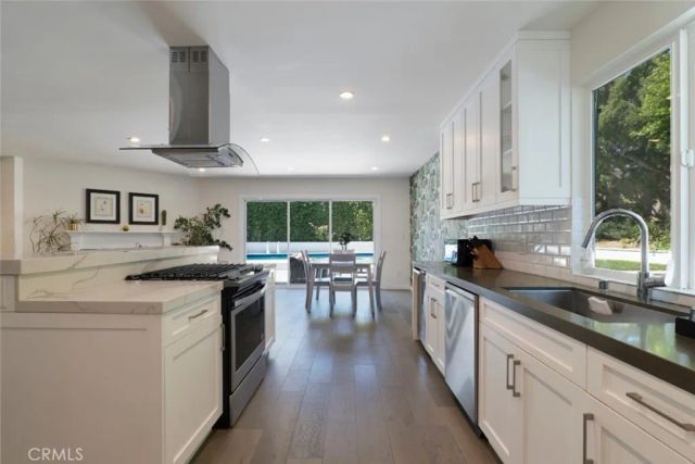 4527 Santa Lucia Drive, Woodland Hills, CA 91364