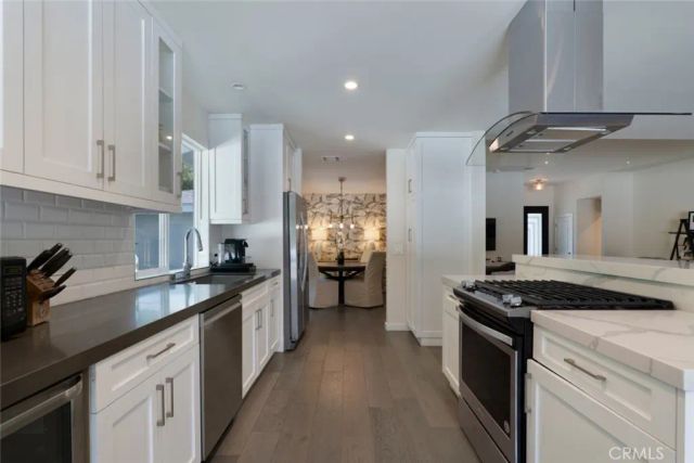 4527 Santa Lucia Drive, Woodland Hills, CA 91364