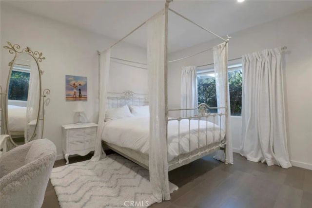 4527 Santa Lucia Drive, Woodland Hills, CA 91364
