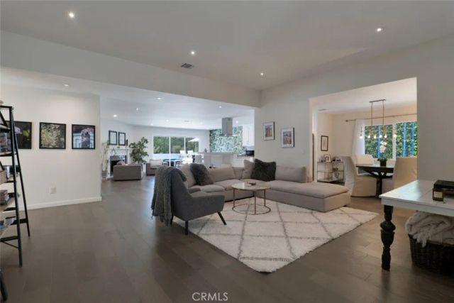 4527 Santa Lucia Drive, Woodland Hills, CA 91364