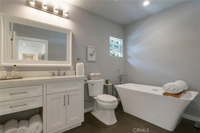 4527 Santa Lucia Drive, Woodland Hills, CA 91364