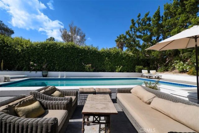 4527 Santa Lucia Drive, Woodland Hills, CA 91364