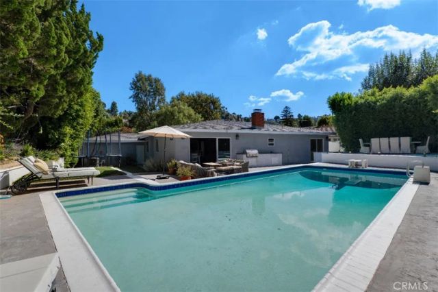 4527 Santa Lucia Drive, Woodland Hills, CA 91364
