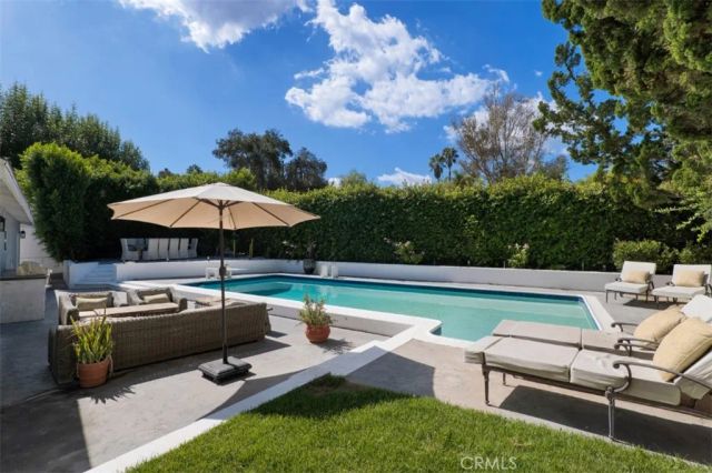 4527 Santa Lucia Drive, Woodland Hills, CA 91364