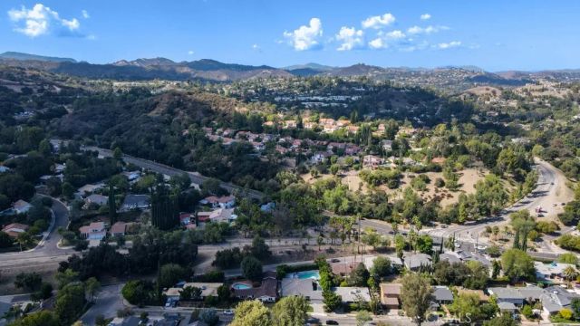 4527 Santa Lucia Drive, Woodland Hills, CA 91364