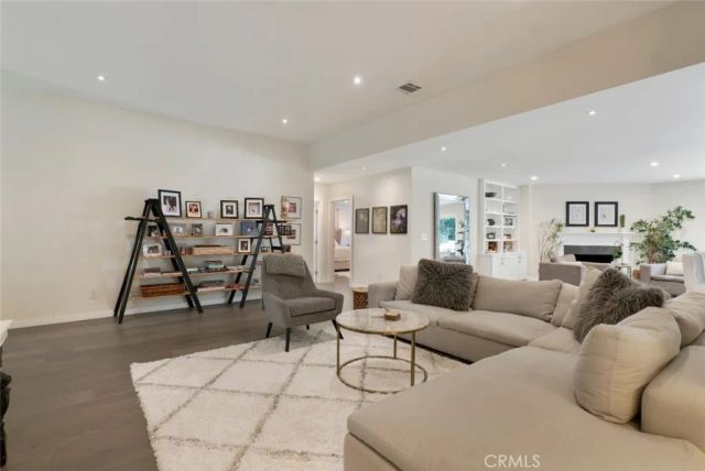 4527 Santa Lucia Drive, Woodland Hills, CA 91364