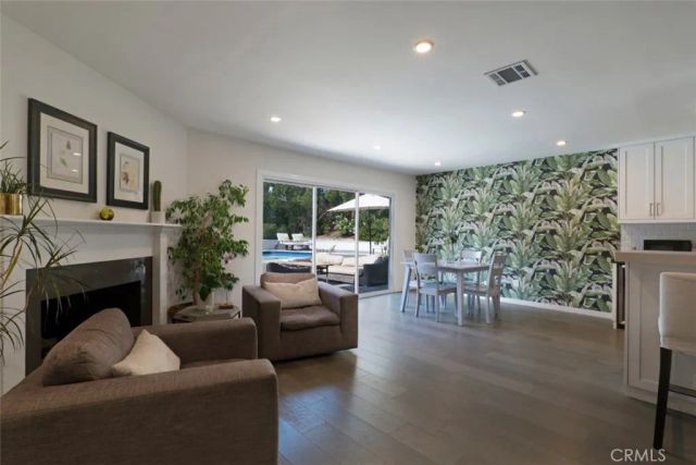 4527 Santa Lucia Drive, Woodland Hills, CA 91364