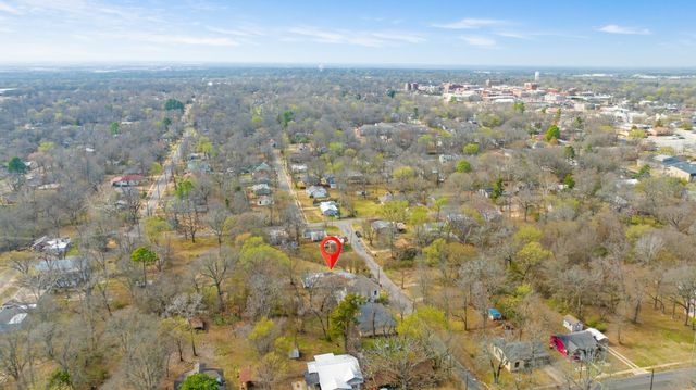 1080 Hearon Street E, Paris, TX 75460