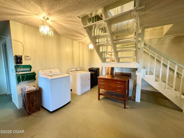 795 Anthony Road, Pineville, MO 64856