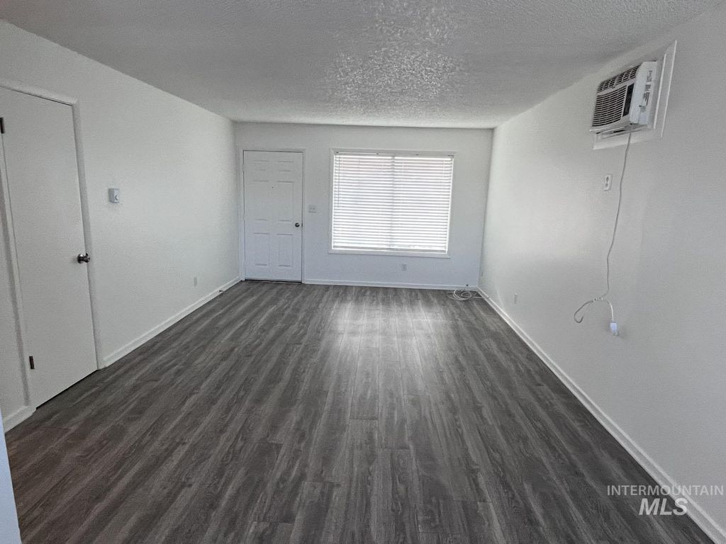 305 NW 8th Ave, Ontario, OR 97914 photo 4