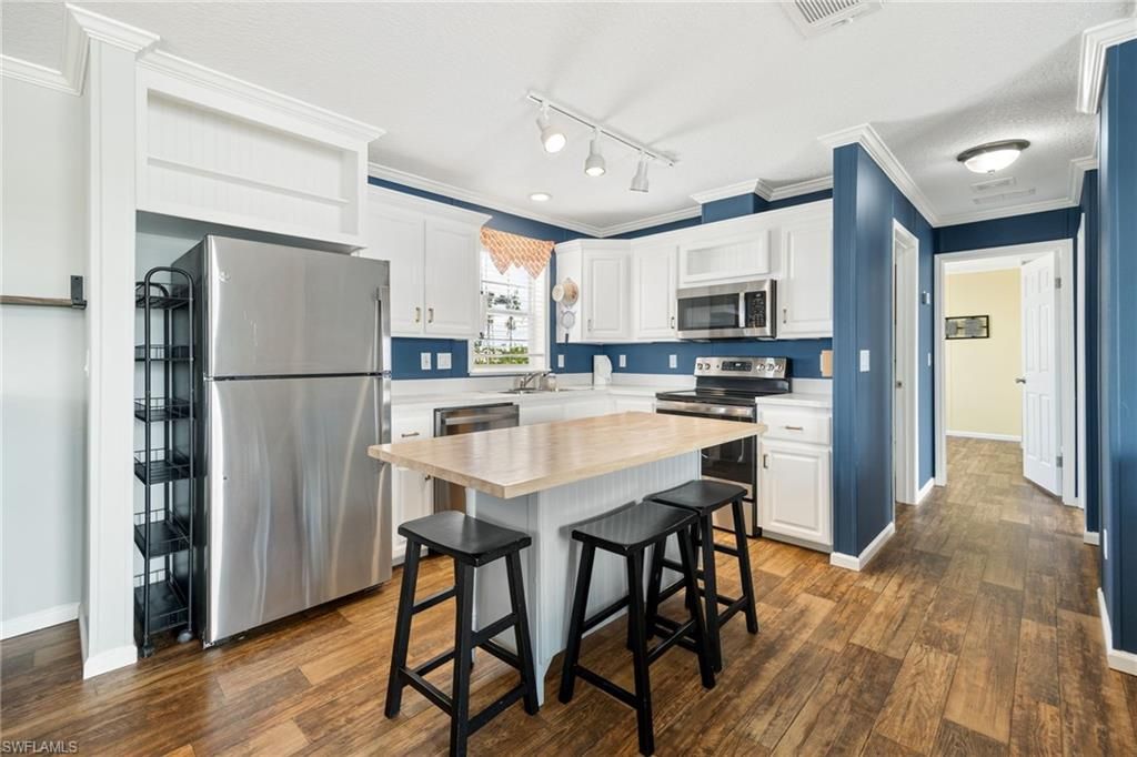 3822 Blueberry LN, ST. JAMES CITY, FL 33956 — photo 5