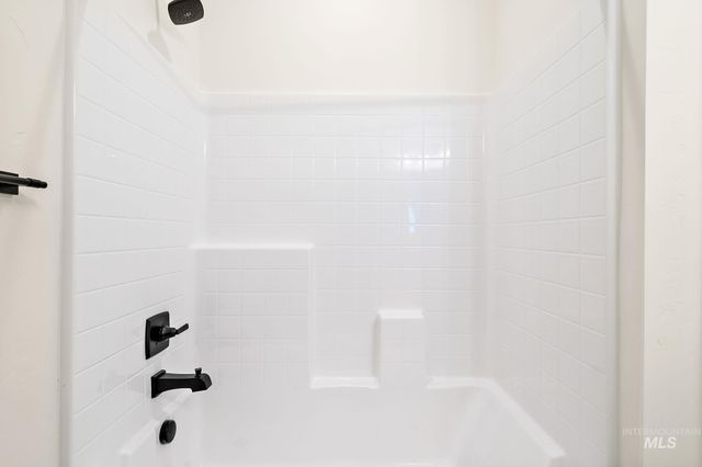 11194 W Campanula Ct, Star, ID 83669