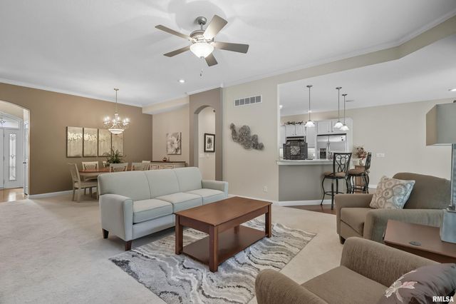 1960 E 50TH Court, Davenport, IA 52807