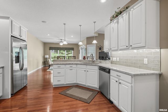 1960 E 50TH Court, Davenport, IA 52807