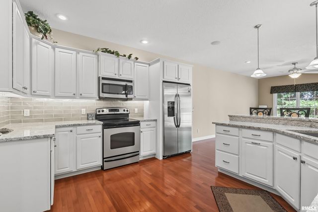 1960 E 50TH Court, Davenport, IA 52807