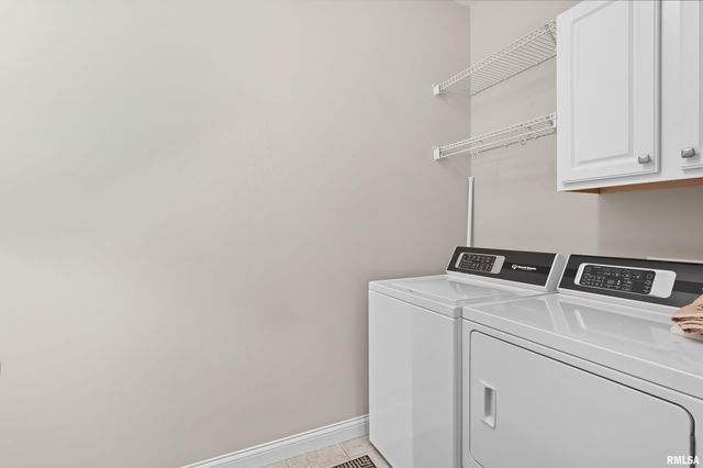 1960 E 50TH Court, Davenport, IA 52807