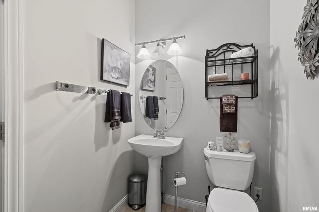 1960 E 50TH Court, Davenport, IA 52807