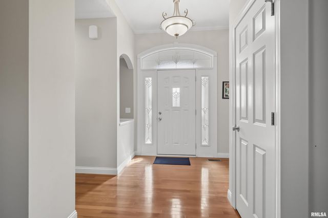 1960 E 50TH Court, Davenport, IA 52807