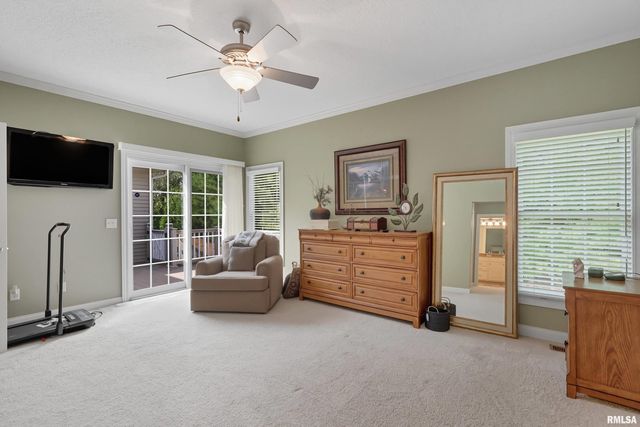 1960 E 50TH Court, Davenport, IA 52807