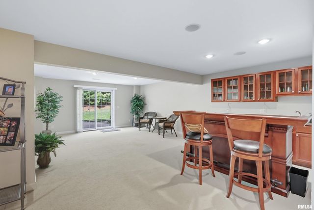 1960 E 50TH Court, Davenport, IA 52807