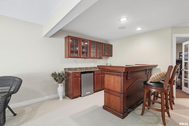 1960 E 50TH Court, Davenport, IA 52807