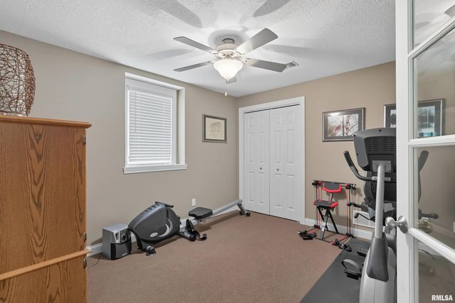 1960 E 50TH Court, Davenport, IA 52807