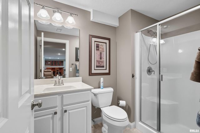 1960 E 50TH Court, Davenport, IA 52807