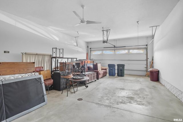 1960 E 50TH Court, Davenport, IA 52807