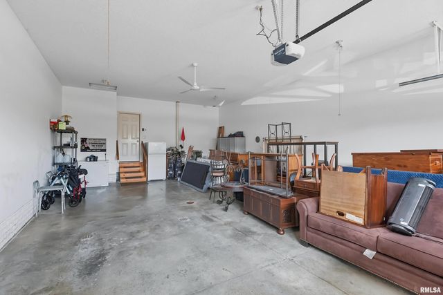 1960 E 50TH Court, Davenport, IA 52807