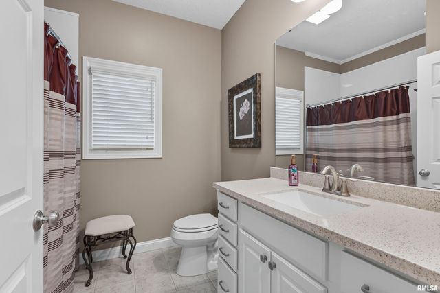 1960 E 50TH Court, Davenport, IA 52807