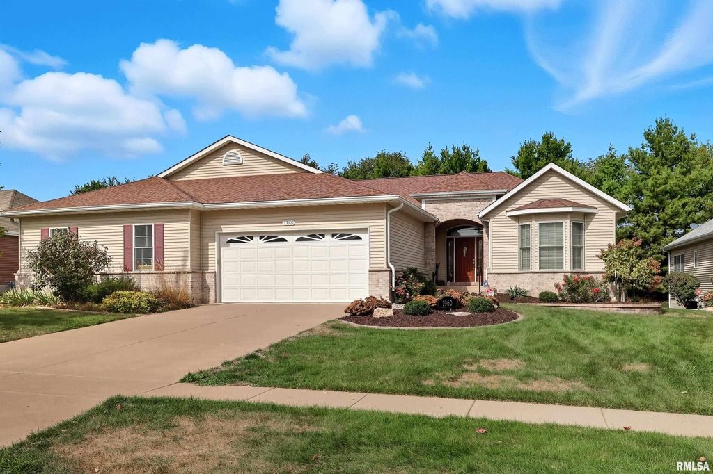 1960 E 50TH Court, Davenport, IA 52807