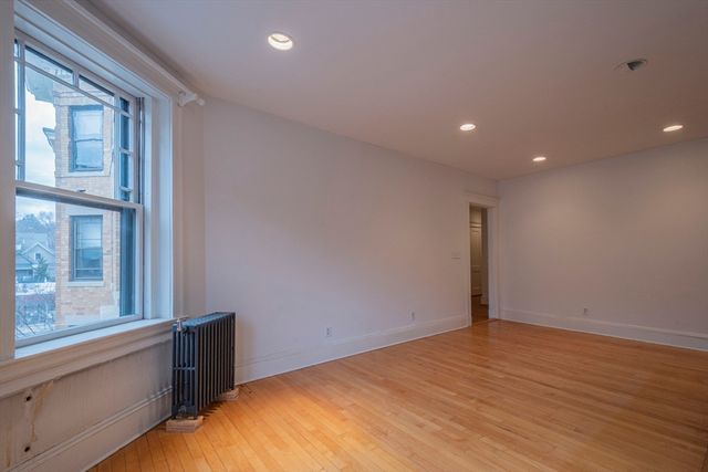 2 Newport Rd 5, Cambridge, MA 02140