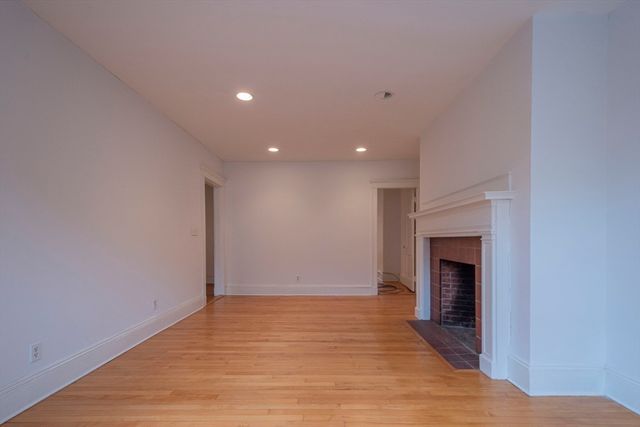 2 Newport Rd 5, Cambridge, MA 02140