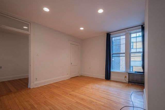 2 Newport Rd 5, Cambridge, MA 02140