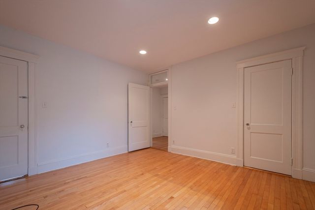 2 Newport Rd 5, Cambridge, MA 02140