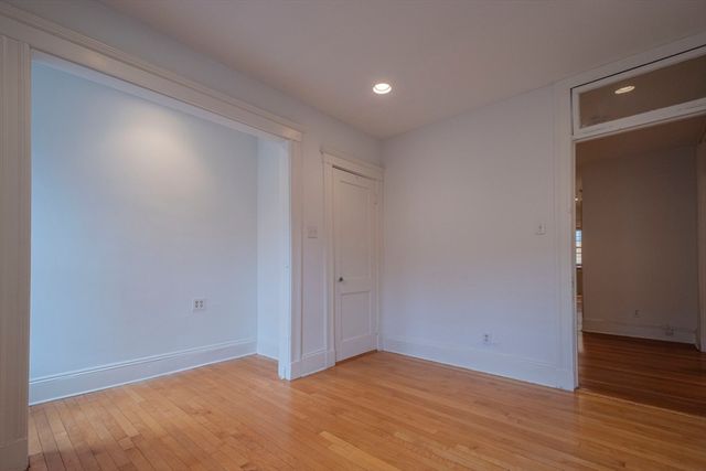 2 Newport Rd 5, Cambridge, MA 02140