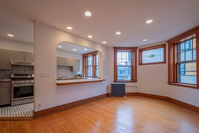 2 Newport Rd 5, Cambridge, MA 02140
