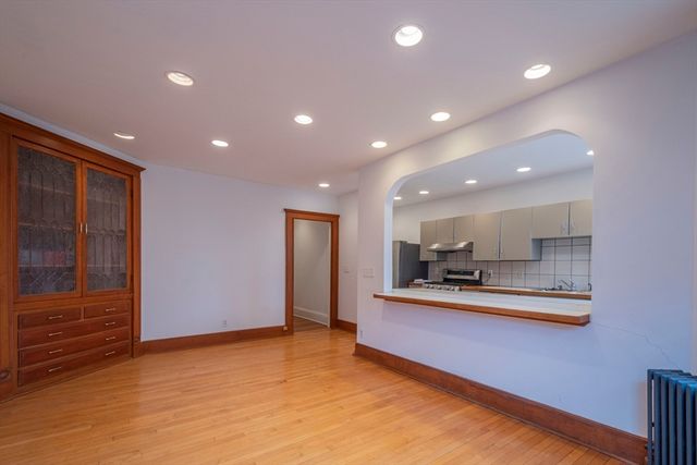 2 Newport Rd 5, Cambridge, MA 02140