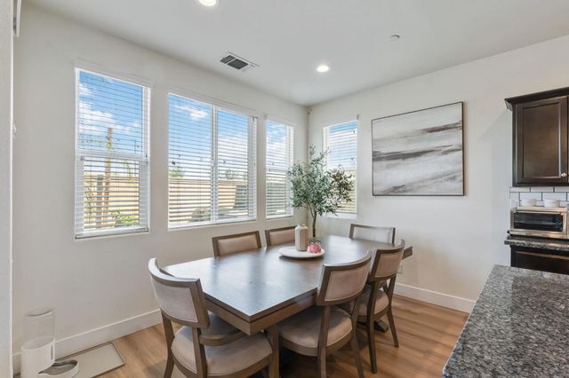 6038 E Scenic Way, Fresno, CA 93727