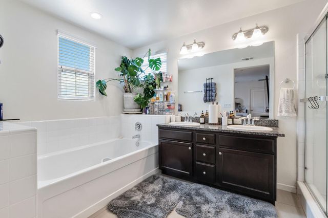 6038 E Scenic Way, Fresno, CA 93727