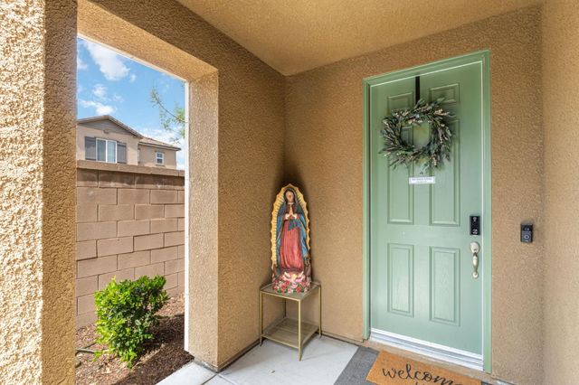 6038 E Scenic Way, Fresno, CA 93727