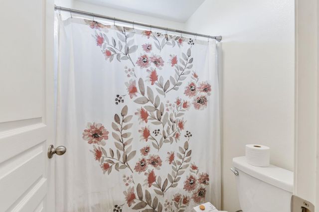 6038 E Scenic Way, Fresno, CA 93727