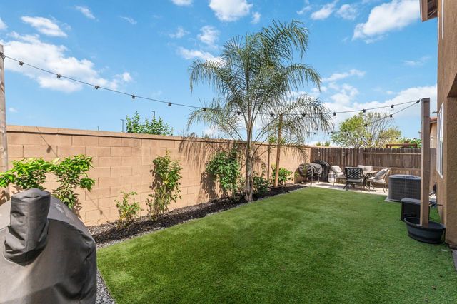 6038 E Scenic Way, Fresno, CA 93727