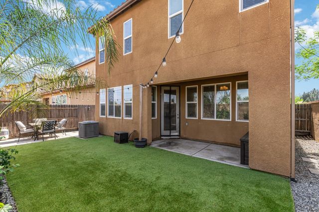 6038 E Scenic Way, Fresno, CA 93727