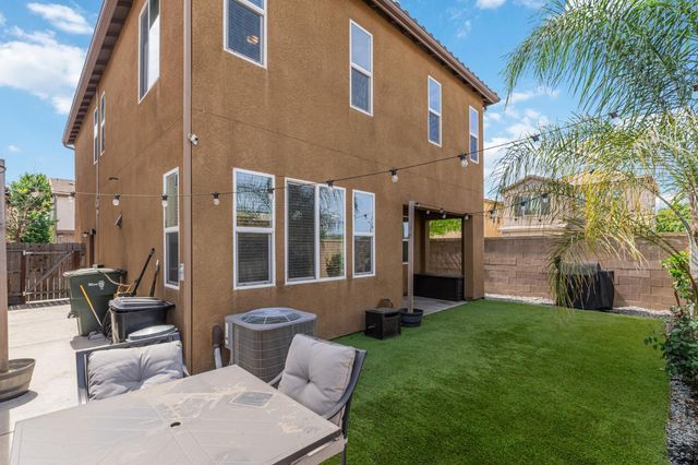 6038 E Scenic Way, Fresno, CA 93727