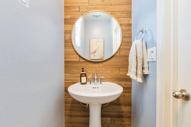 6038 E Scenic Way, Fresno, CA 93727