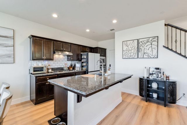 6038 E Scenic Way, Fresno, CA 93727