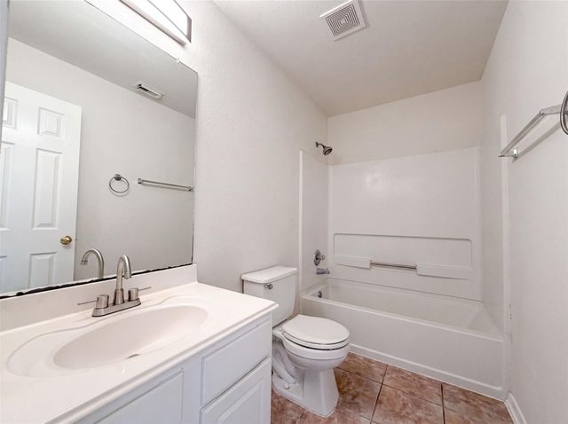 16519 Eaglewood Shadows Drive, Sugar Land, TX 77498