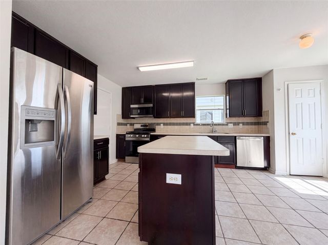 16519 Eaglewood Shadows Drive, Sugar Land, TX 77498