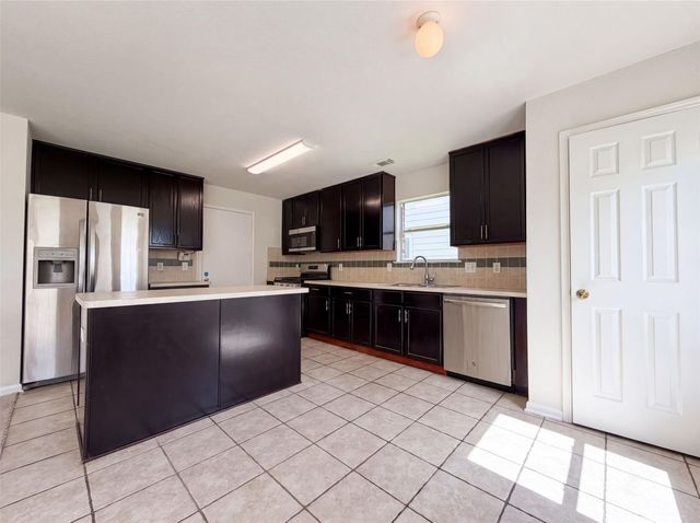 16519 Eaglewood Shadows Drive, Sugar Land, TX 77498